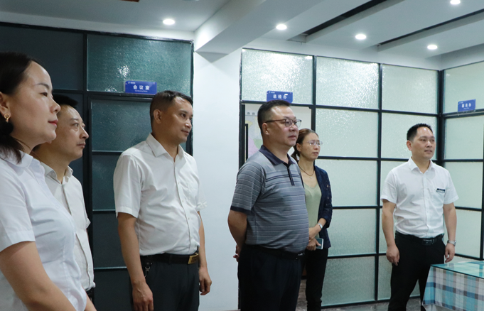 陜西省委統(tǒng)戰(zhàn)部處長趙健一行 領導蒞臨德隆調研指導工作